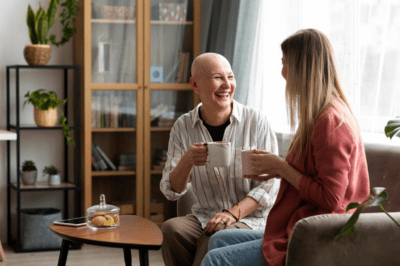 duas-mulheres-conversando-sobre-cancer-de-mama