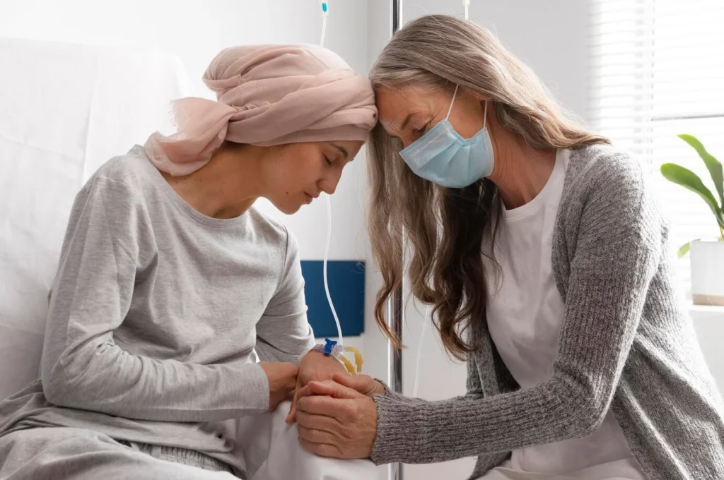 paciente de quimioterapia acompanhada pela mãe